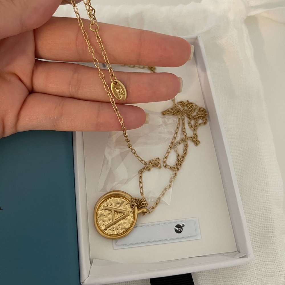 ZARA INITIAL MEDALLION NECKLACE 💛 - Picture 5 of 7